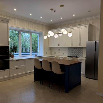 Дом з підвалом біля парку