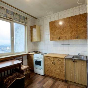 3-кімнатна квартира під ремонт, вул. Лятошинського, поруч метро та ТРЦ