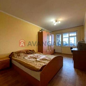 Простора 4-кімнатна ж/м Покровський