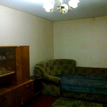 Здаю 1-кім.Квартира 2єтаж МЕБЛІ. Гар.Вода(газколонка) Поруч Сільпо АТБ