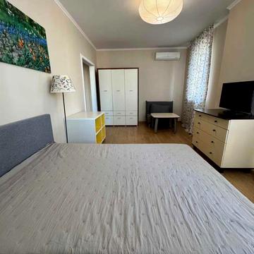 Феодосійська вул., 1