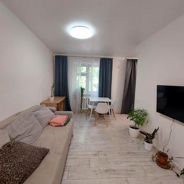 Академіка Філатова вул., 5