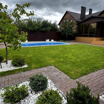 Будинок з басейном