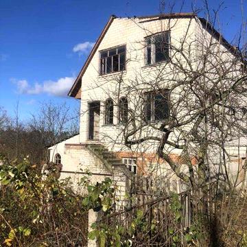 Продаеться 2х поверховий будинок із земельною ділянкою