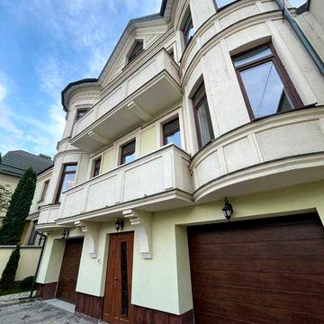 Елітна квартира в центрі біля парку Шевченка, з гаражем
