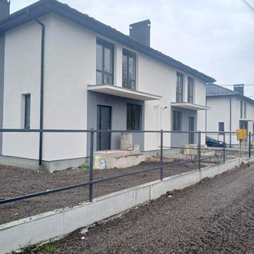 Продаж сучасного котеджу.