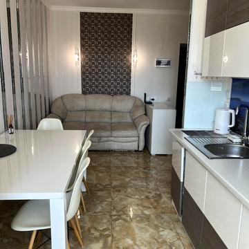 Івана Мазепи вул. (Січневого Повстання), 12-Б