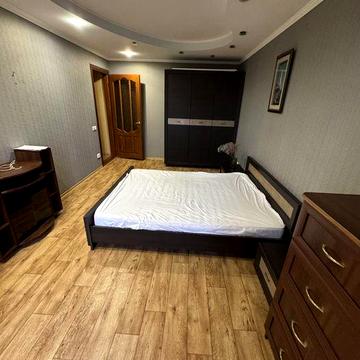 Здаєтся 2 кімнатна квартира в центрі міста .