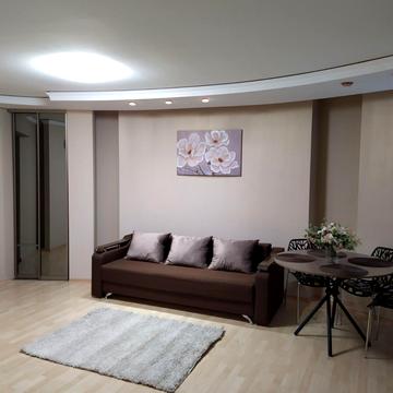 Камянецька вул., 107