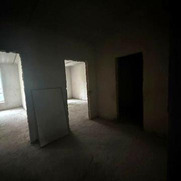 Продаж 1 км квартири поруч з озером