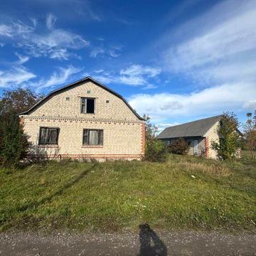Продаж будинку з великою ділянкою у центрі села Нова Українка. 12 км