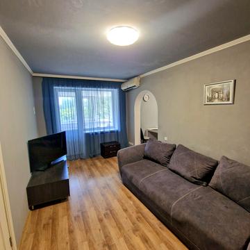 Богдана Хмельницького просп. (Героїв Сталінграда), 32