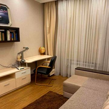 Чотирикімнатна квартира на вулиці Леонтовича