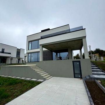Продаж сучасного будинку поруч зі Львовом