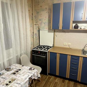 Станція Лоцманська вул., 4