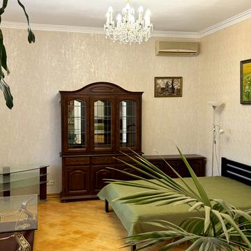 Ярославів Вал вул., 11