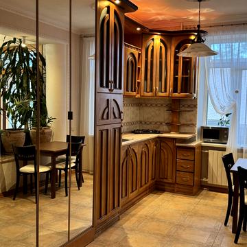 Ярославів Вал вул., 11