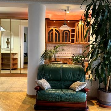 Ярославів Вал вул., 11