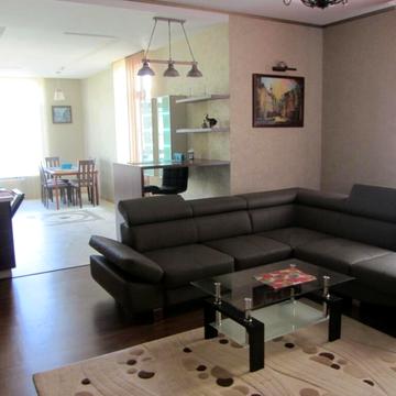 Вячеслава Чорновола просп. (), 75