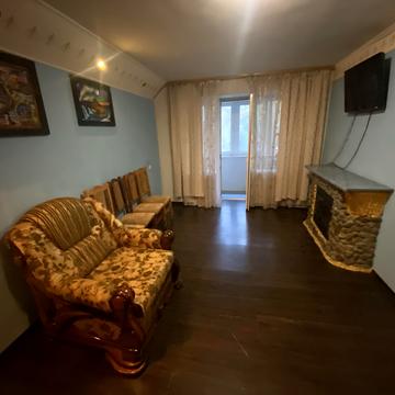 Євгена Плужника вул., 3