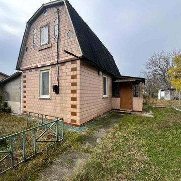 Дача на березі річки в Труді