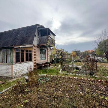 Дача на березі річки в Труді