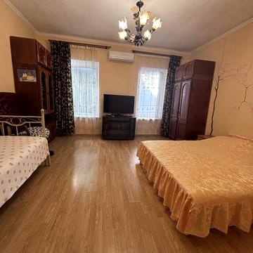 Сдам 1 комнатную(студия и спальня) 16 станция Большого Фонтана