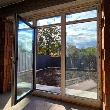 Таунхаус буквально в центрі міста з великим заднім двором!