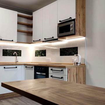 Зарічна вул., 2