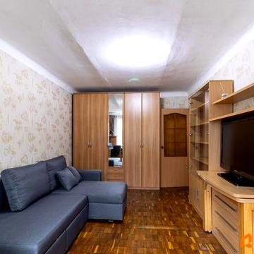 Академіка Доброхотова вул., 26