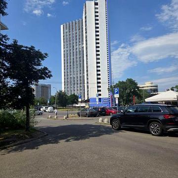 Раїси Окіпної 5, м.Лівобережна.