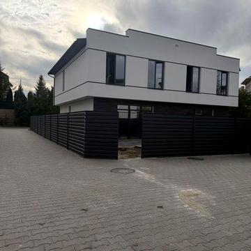 Будинок з газом біля лісу