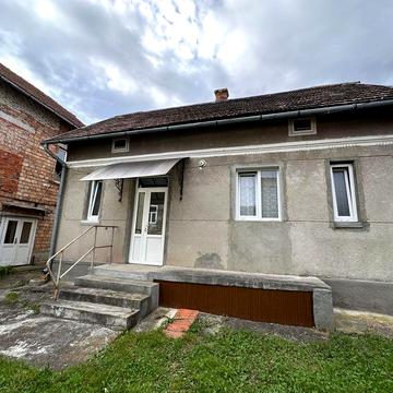 Продається два будинки в Доброгостові