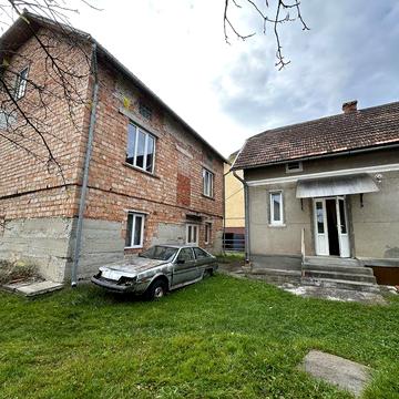 Продається два будинки в Доброгостові