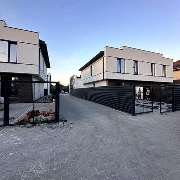 Дуплекс з газом біля лісу