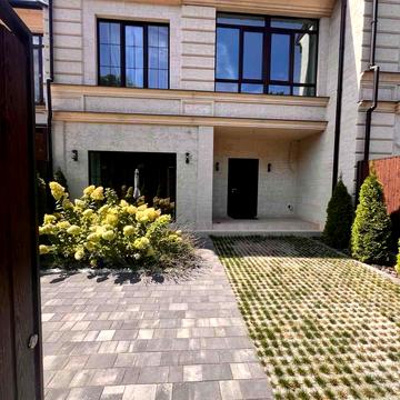 Перлинна вул.