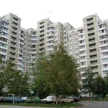 ВПЕРШЕ. Харківське шосе, 170, в пішій доступності до метро.