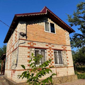 Продам дачний будинок з земельною ділянкою