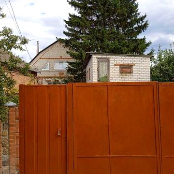 Міцний, надійний,з усіма зручностями.