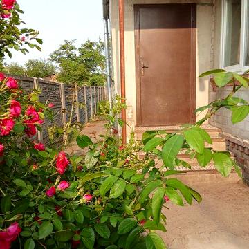 Міцний, надійний,з усіма зручностями.