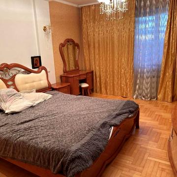 Зарічанська вул., 12