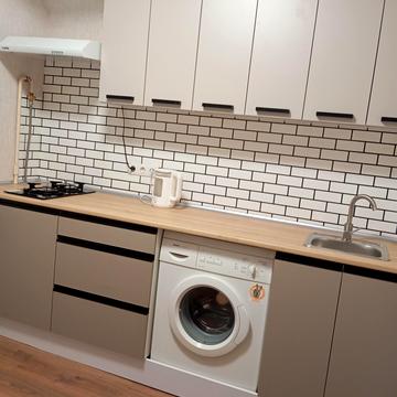 Будівельників вул., 1