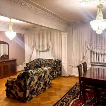 Дмитра Яворницького просп. (Карла Маркса), 125