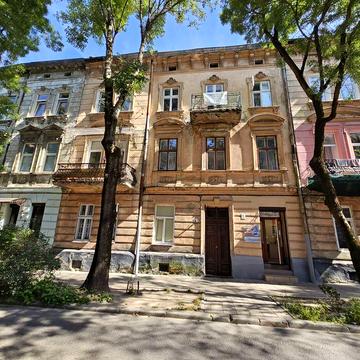 Оренда двохкімнатної квартири біля центру по вулиці Меретина 5