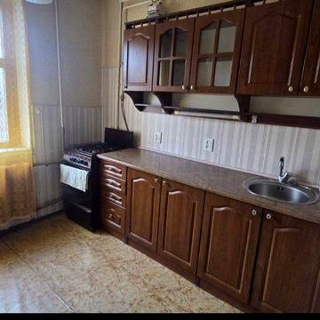 Сдается 2-комнатная квартира на левом берегу 5 мкр Зил