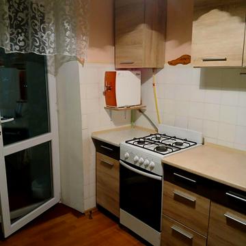 Михайла Комарова вул., 10/2