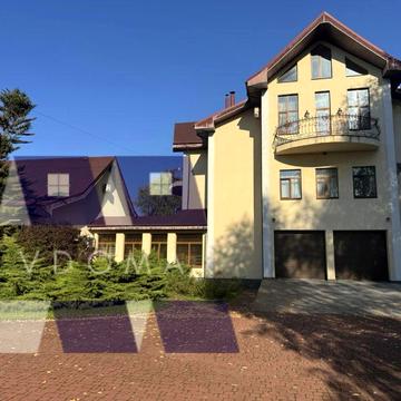 Продаж клубного будинку 800м2, ділянка 50 соток с. Вишеньки