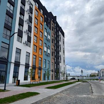 Студентська вул., 24