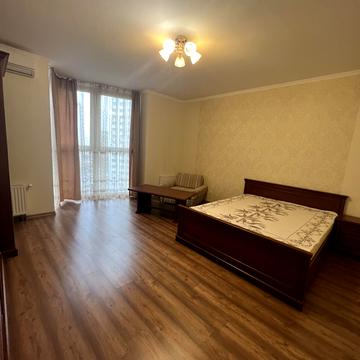 Драгоманова вул., 2-Б