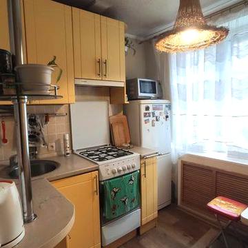 2 квартира-сталінка, 4/5, Центр, метро "Наукова" (сталинка, "Научная")